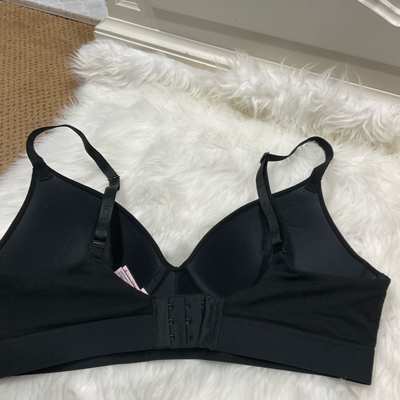 Victoria's Secret Black Bra and White Panty Set - Picture 4 of 11